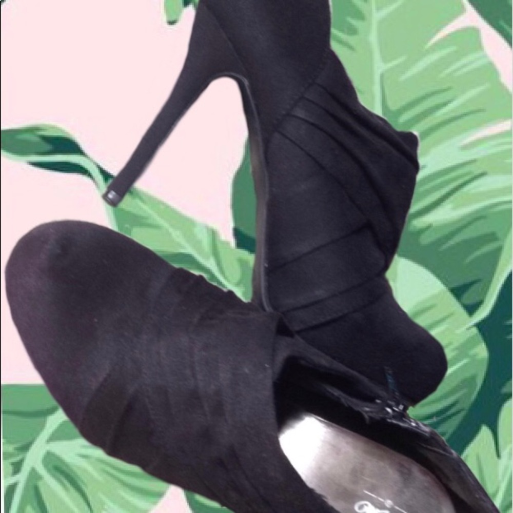Fake suede black heels